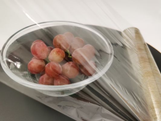 Rào cản cao PVDC Bọc màng bọc thực phẩm Dễ dàng gắn thực phẩm Cuộn màng bọc thực phẩm không chứa BPA